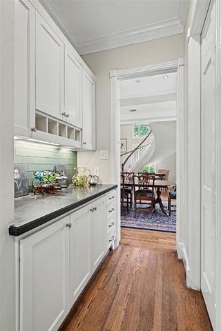 10 Sandalwood Drive, Houston, TX 77024