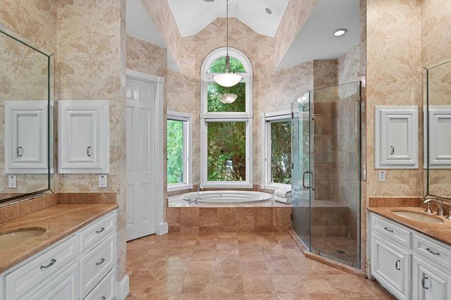 10 Sandalwood Drive, Houston, TX 77024