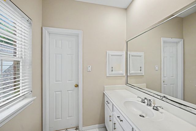 10 Sandalwood Drive, Houston, TX 77024