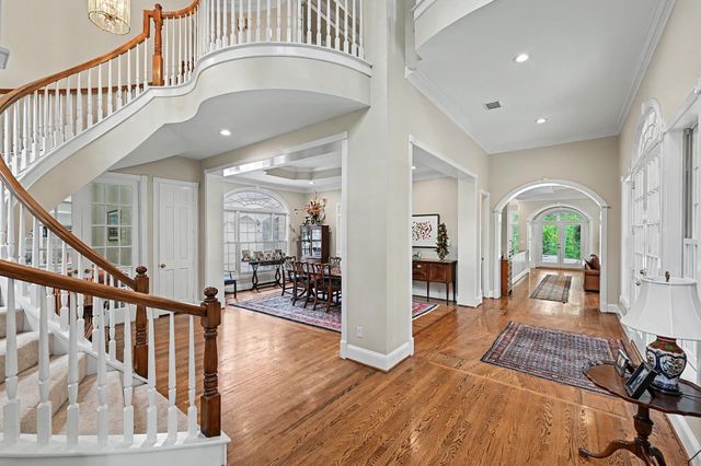 10 Sandalwood Drive, Houston, TX 77024