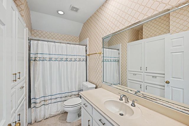 10 Sandalwood Drive, Houston, TX 77024