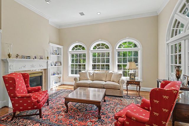 10 Sandalwood Drive, Houston, TX 77024