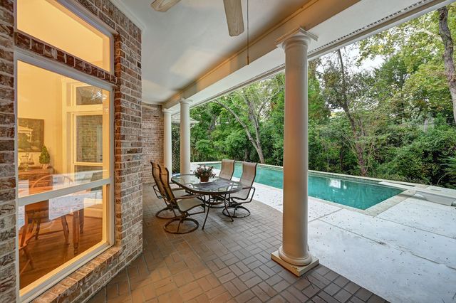 10 Sandalwood Drive, Houston, TX 77024