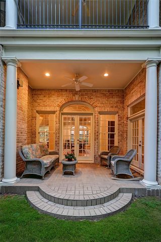 10 Sandalwood Drive, Houston, TX 77024