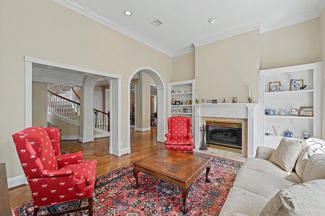 10 Sandalwood Drive, Houston, TX 77024