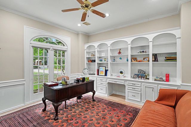 10 Sandalwood Drive, Houston, TX 77024