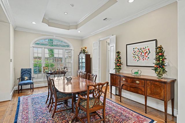 10 Sandalwood Drive, Houston, TX 77024