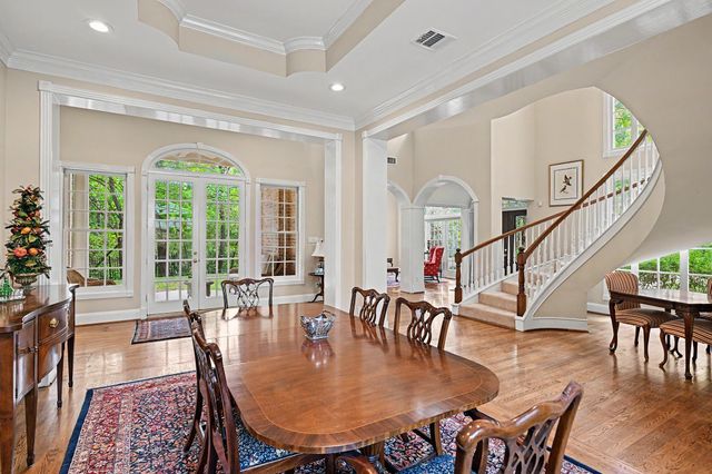 10 Sandalwood Drive, Houston, TX 77024