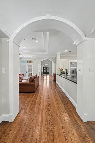 10 Sandalwood Drive, Houston, TX 77024