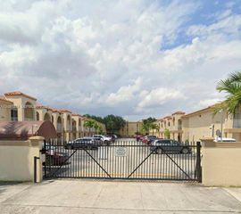 549 W 68th St 4, Hialeah, FL 33014