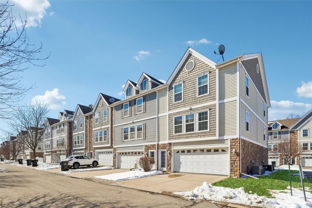 358 NE Sandalwood Drive, Waukee, IA 50263