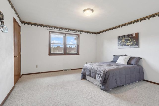 725 S WESTHAVEN PLACE #F, Appleton, WI 54914