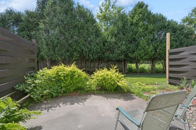 725 S WESTHAVEN PLACE #F, Appleton, WI 54914