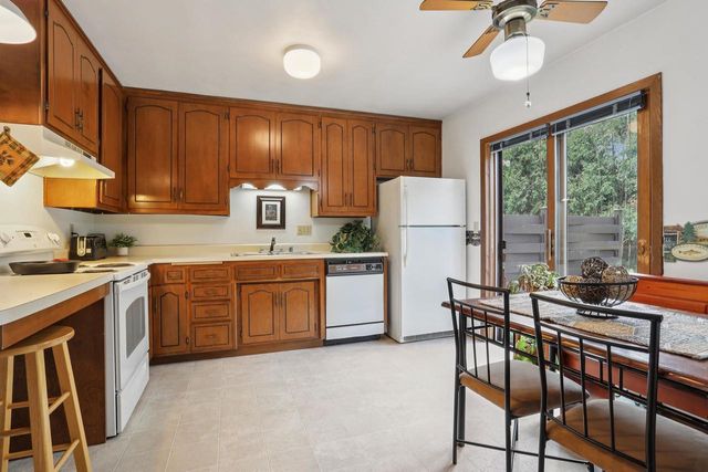 725 S WESTHAVEN PLACE #F, Appleton, WI 54914