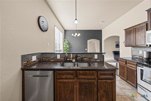 1905 Broken Shoe Trail, Temple, TX 76502