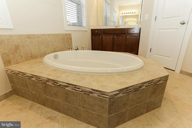 20725 JENNIFER ANN DR, Ashburn, VA 20147