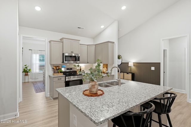 725 Greenwich Place, Richlands, NC 28574