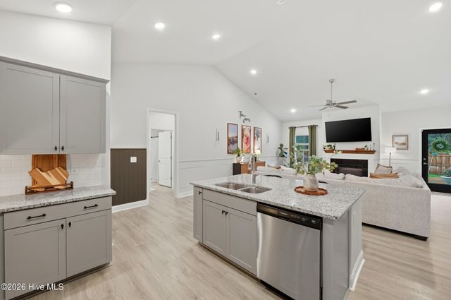 725 Greenwich Place, Richlands, NC 28574