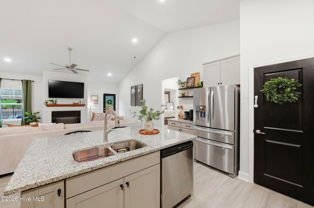 725 Greenwich Place, Richlands, NC 28574