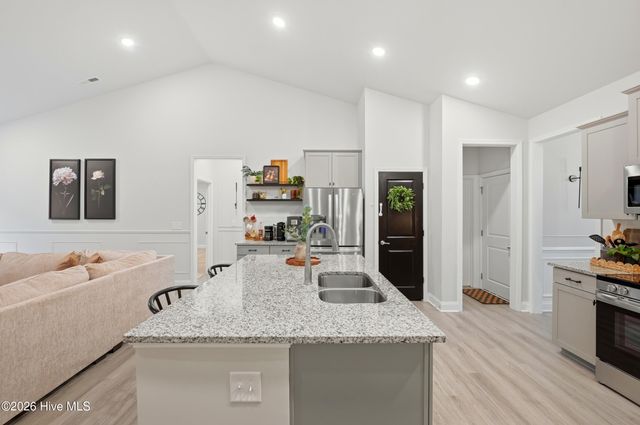 725 Greenwich Place, Richlands, NC 28574