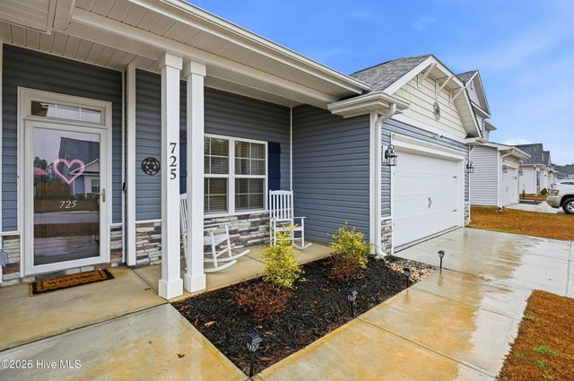 725 Greenwich Place, Richlands, NC 28574