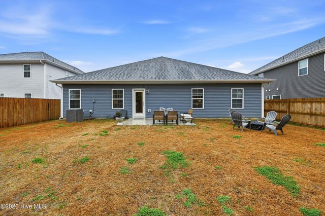 725 Greenwich Place, Richlands, NC 28574