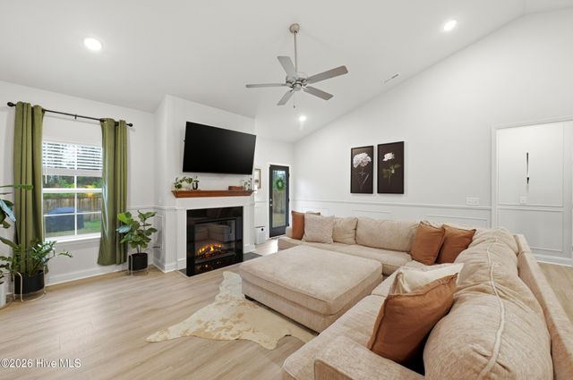 725 Greenwich Place, Richlands, NC 28574