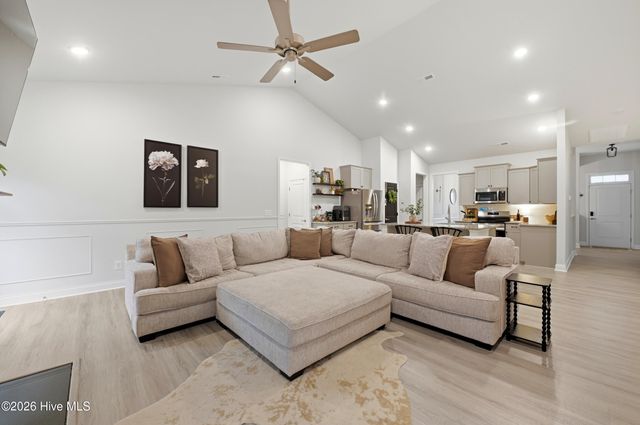 725 Greenwich Place, Richlands, NC 28574