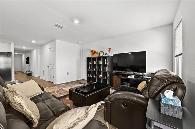 562 Pemberton Street, Kingston, GA 30145