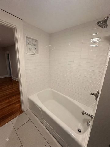 274 Washington St 274, Canton, MA 02021