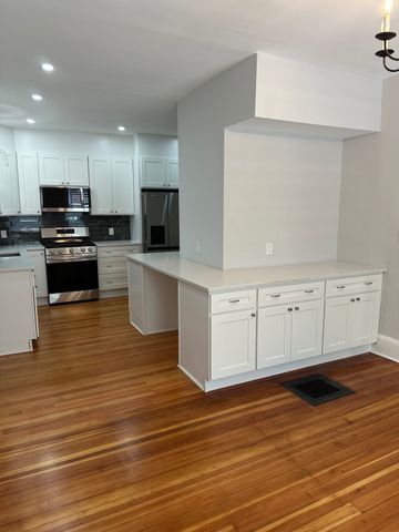 274 Washington St 274, Canton, MA 02021