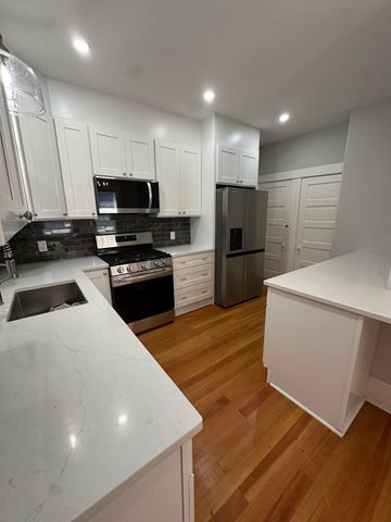 274 Washington St 274, Canton, MA 02021