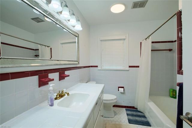 9 Terrell RD, Newport News, VA 23606