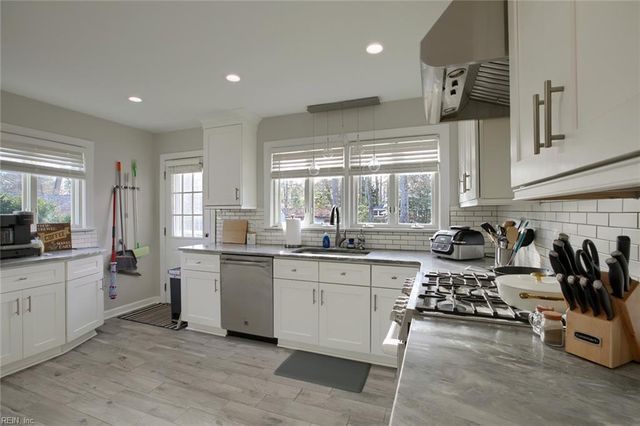 9 Terrell RD, Newport News, VA 23606