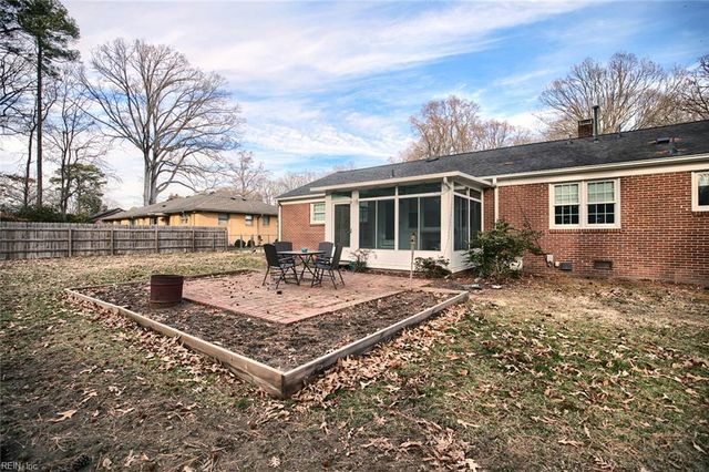 9 Terrell RD, Newport News, VA 23606