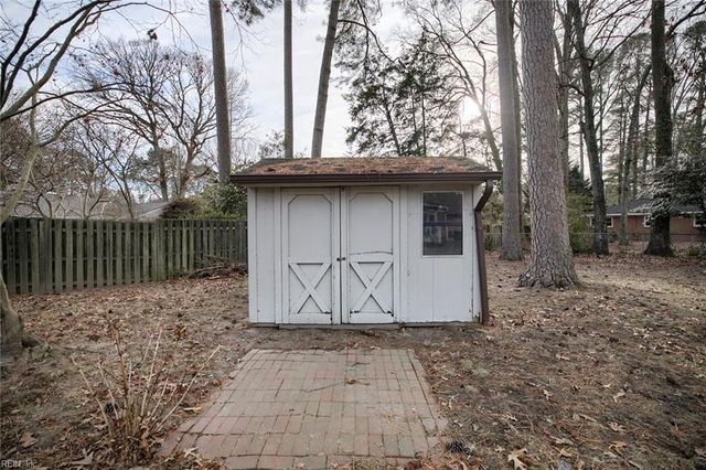 9 Terrell RD, Newport News, VA 23606