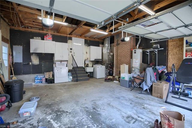 9 Terrell RD, Newport News, VA 23606