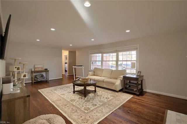 9 Terrell RD, Newport News, VA 23606