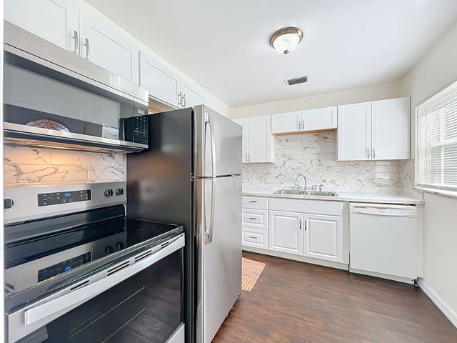 2437 S MYRTLE AVENUE, Sanford, FL 32771