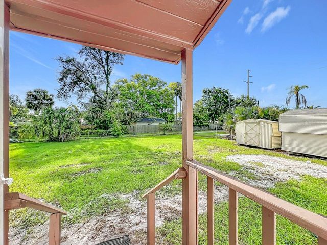 2437 S MYRTLE AVENUE, Sanford, FL 32771