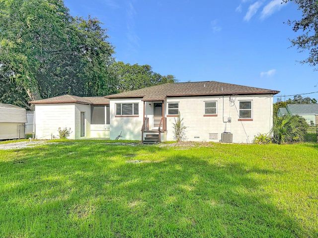 2437 S MYRTLE AVENUE, Sanford, FL 32771