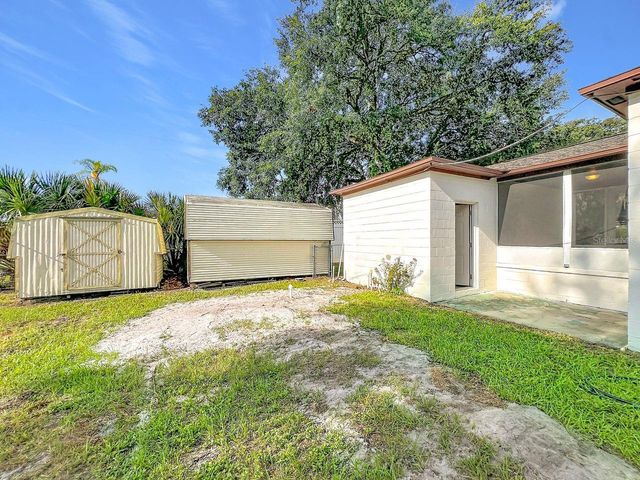 2437 S MYRTLE AVENUE, Sanford, FL 32771
