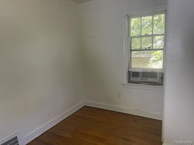 8930 Wayne Road, Romulus, MI 48174