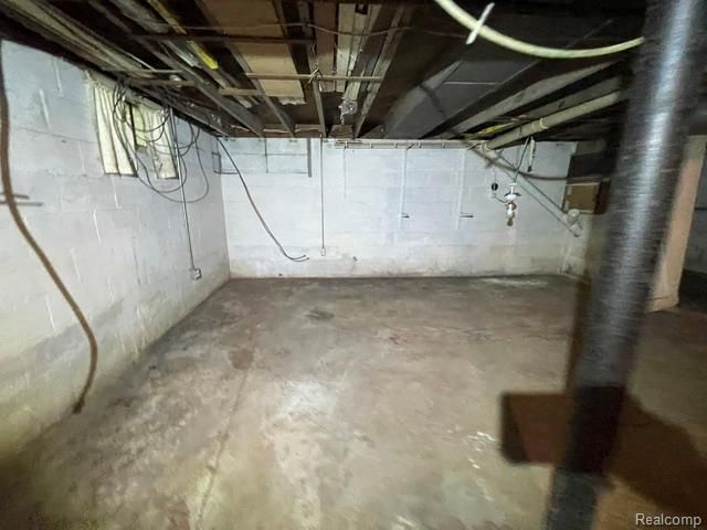 8930 Wayne Road, Romulus, MI 48174