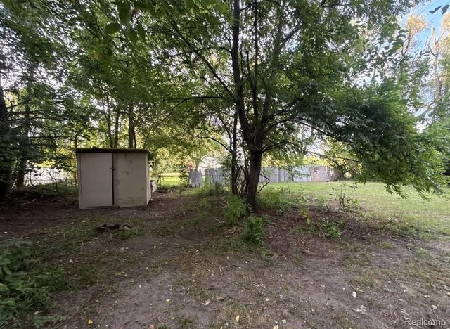 8930 Wayne Road, Romulus, MI 48174