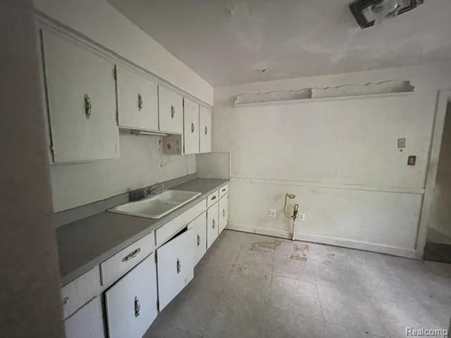 8930 Wayne Road, Romulus, MI 48174