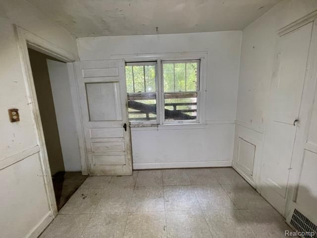 8930 Wayne Road, Romulus, MI 48174