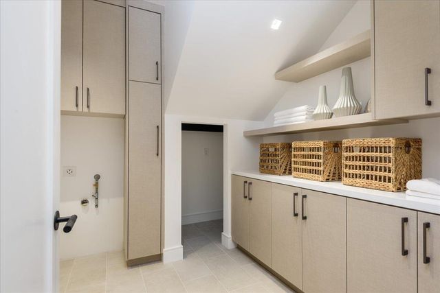 1147 Windsor Way, Menlo Park, CA 94025