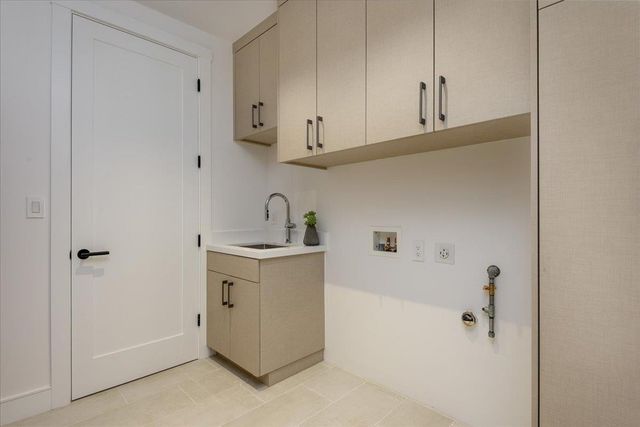 1147 Windsor Way, Menlo Park, CA 94025