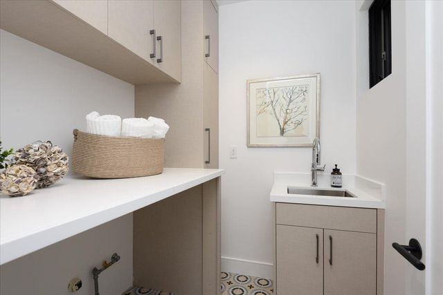 1147 Windsor Way, Menlo Park, CA 94025